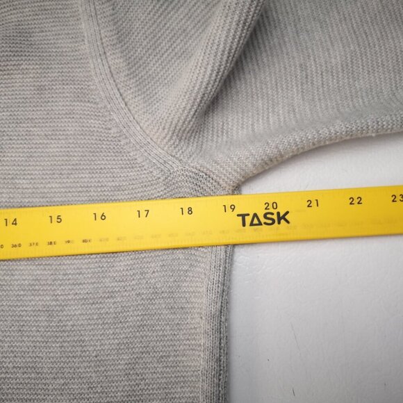 Talbots Ladies Size Medium Light Grey V-neck Round Hem Lightweight Sweater - Picture 8 of 10